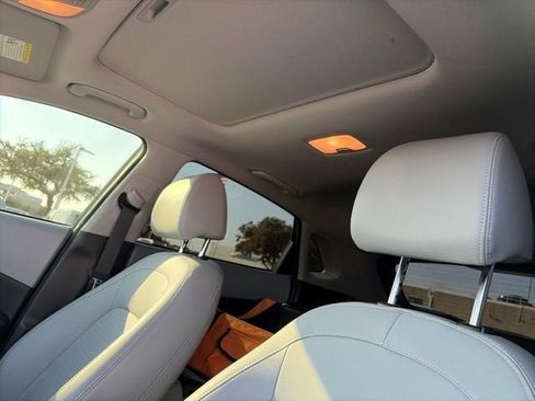 Used 2021 Hyundai Kona Ultimate FWD image 11