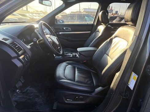 Used 2018 Ford Explorer XLT w/ Equipment Group 202A image 10