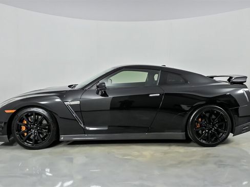 Used 2013 Nissan GT-R Premium AWD/4WD image 8