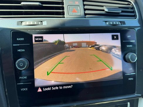Used 2018 Volkswagen Golf SE FWD image 19