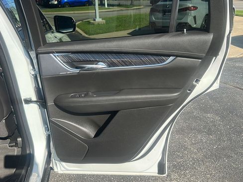 Used 2022 Cadillac XT6 Premium Luxury w/ Technology Package AWD/4WD image 16