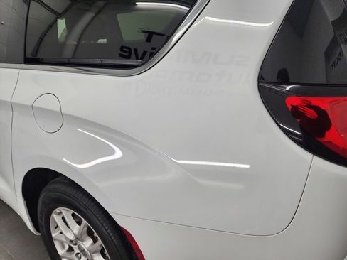 Used 2024 Chrysler Pacifica Touring-L image 31