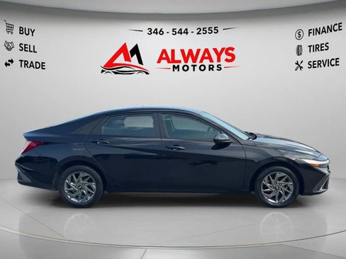 Used 2024 Hyundai Elantra Blue FWD image 4