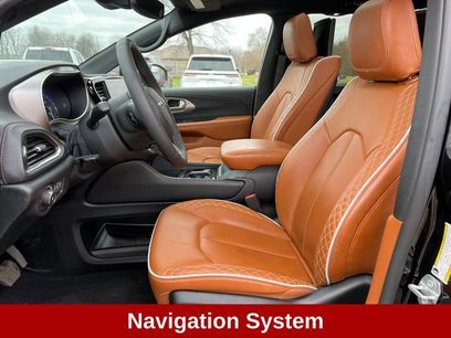 Used 2025 Chrysler Pacifica Pinnacle w/ Trailer Tow Group