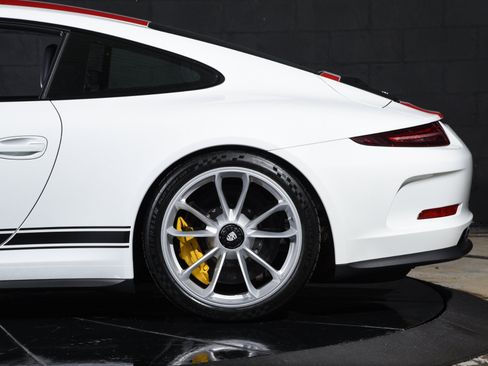 Used 2016 Porsche 911 R RWD image 40