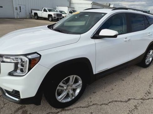 Used 2023 GMC Terrain SLE w/ Driver Convenience Package AWD/4WD image 9