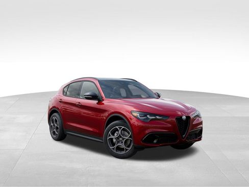 Used 2025 Alfa Romeo Stelvio Sprint w/ Convenience Package AWD/4WD image 5