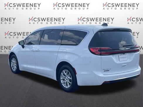 New 2026 Chrysler Pacifica Select image 5