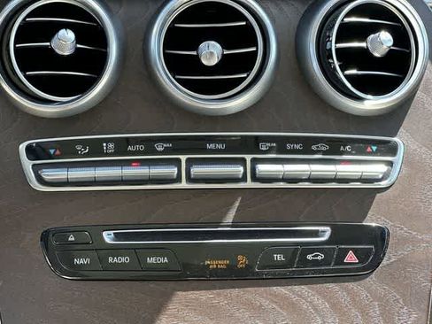 Used 2019 Mercedes-Benz GLC 300 4MATIC image 16