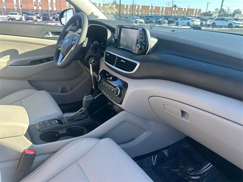 Used 2020 Hyundai Tucson SE w/ Winter Weather Package image 17