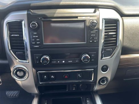 Used 2017 Nissan Titan SL RWD image 18