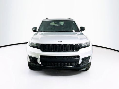 Used 2024 Jeep Grand Cherokee L Laredo image 2