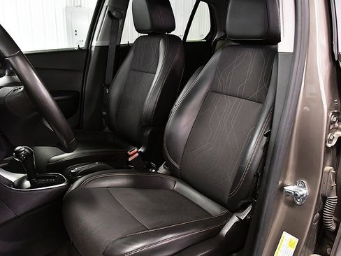 Used 2021 Chevrolet Trax LT w/ Driver Confidence Package image 25