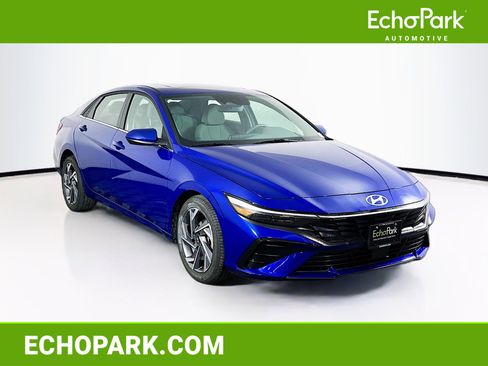 Used 2025 Hyundai Elantra SEL FWD image 1