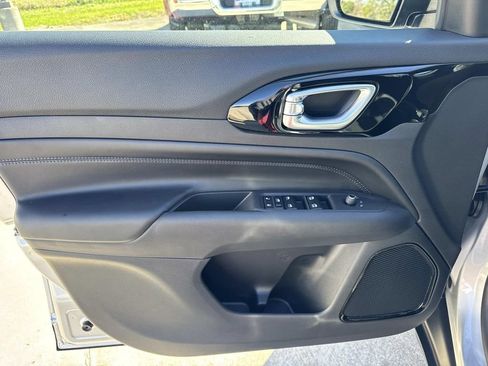 New 2026 Jeep Compass Latitude image 35