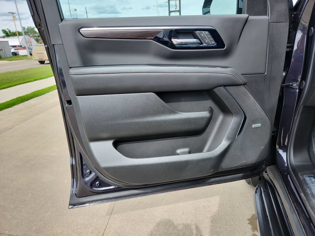 New 2026 Chevrolet Suburban Premier w/ Sun And Tow Package AWD/4WD image 14