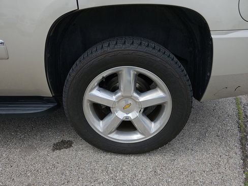 Used 2013 Chevrolet Tahoe LTZ AWD/4WD image 39