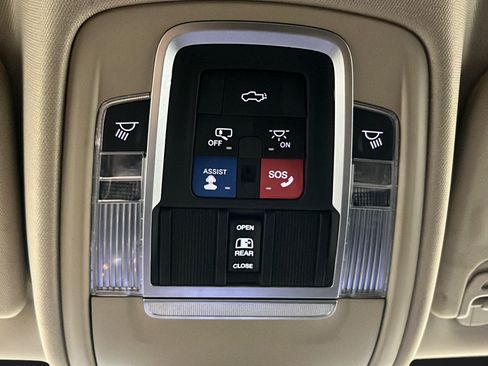 Used 2021 RAM 1500 Laramie AWD/4WD image 34
