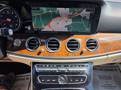 Used 2017 Mercedes-Benz E 300 4MATIC image 19