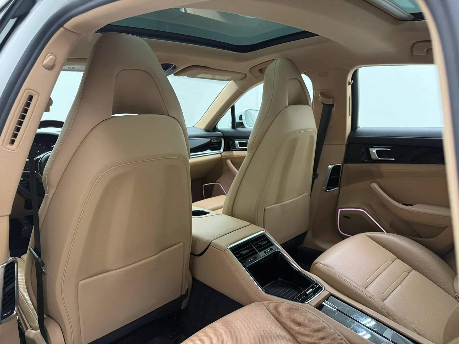 Used 2018 Porsche Panamera RWD image 17