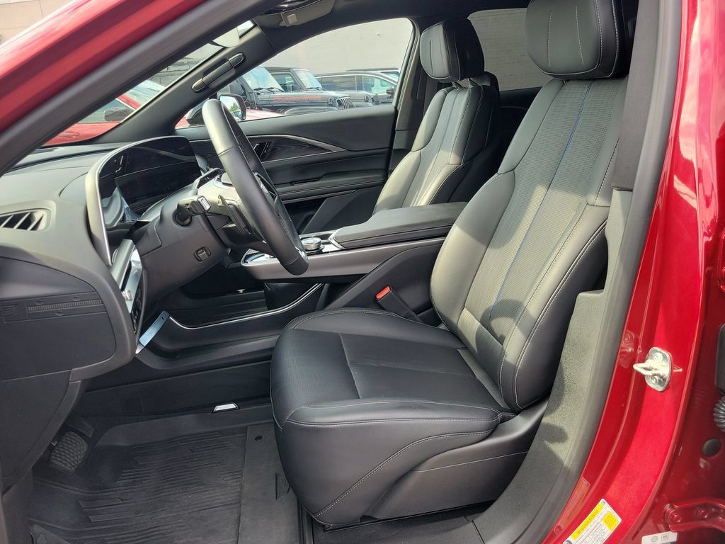 Used 2024 Cadillac Lyriq Sport w/ LPO, Floor Liner Package AWD/4WD image 17