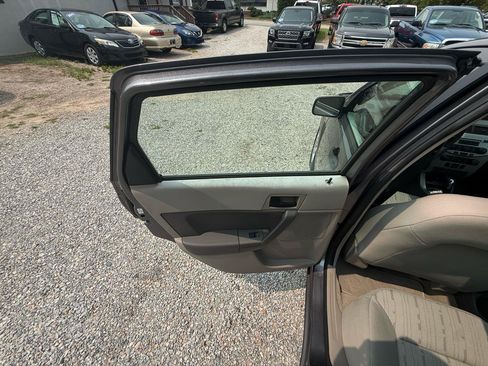 Used 2011 Ford Focus SE FWD image 28