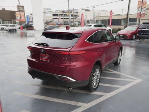 Certified 2023 Toyota Venza XLE image 7