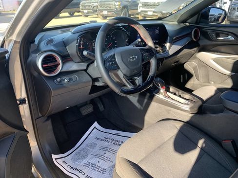 Used 2024 Chevrolet Trax RS FWD image 7