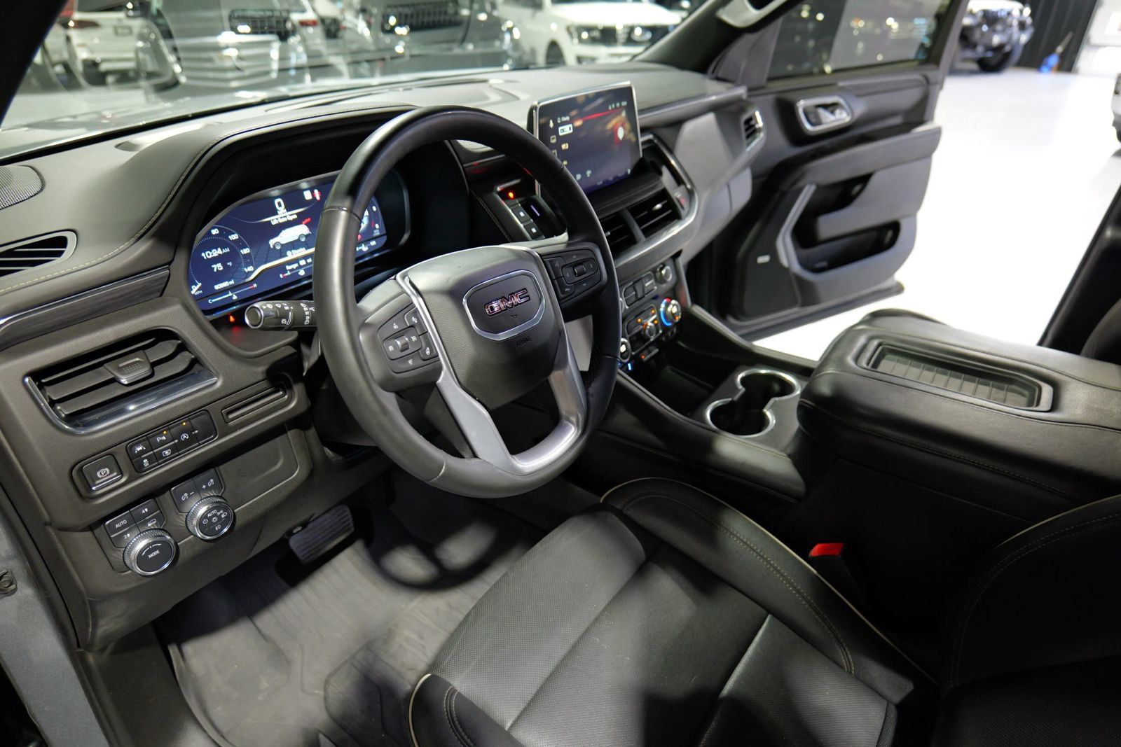 Used 2023 GMC Yukon XL SLT w/ SLT Premium Package AWD/4WD image 11