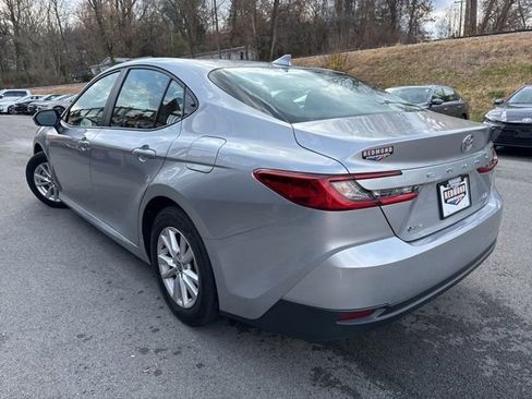 Used 2025 Toyota Camry LE image 6