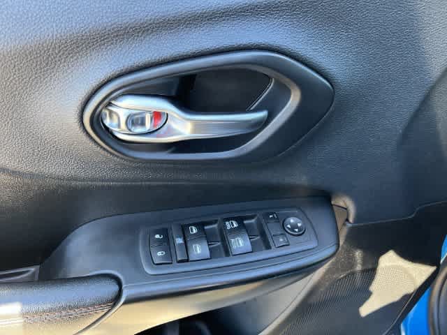 Used 2019 Jeep Cherokee Trailhawk w/ Comfort/Convenience Group AWD/4WD image 36