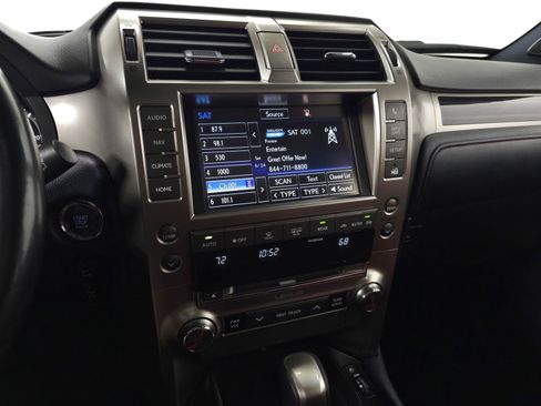 Used 2020 Lexus GX 460 Luxury w/ Off Road Package AWD/4WD image 21