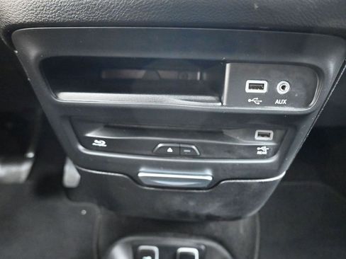 Used 2020 Chrysler Pacifica Touring-L image 25