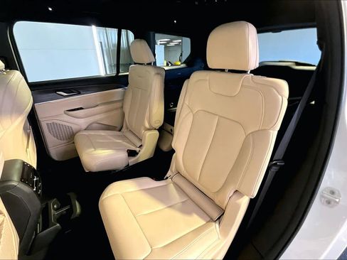 Used 2025 Jeep Grand Cherokee L Limited w/ Black Appearance Package AWD/4WD image 21