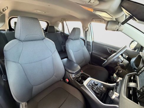 Used 2021 Toyota RAV4 LE AWD/4WD image 21
