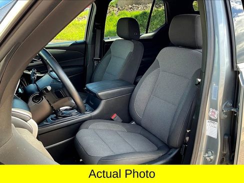 Used 2023 Chevrolet Traverse LT image 27