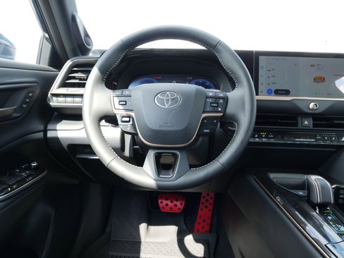 Used 2025 Toyota Crown Signia image 21