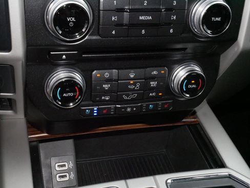 Used 2018 Ford F150 Lariat w/ Equipment Group 502A Luxury AWD/4WD image 23