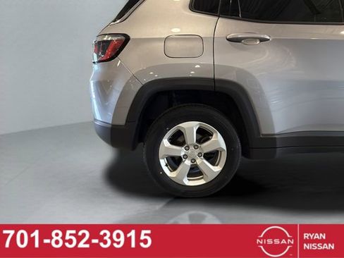 Used 2018 Jeep Compass Latitude w/ Cold Weather Group AWD/4WD image 21