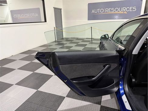 Used 2018 Tesla Model 3 Long Range image 15