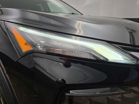 Used 2025 Nissan Rogue SV FWD image 11