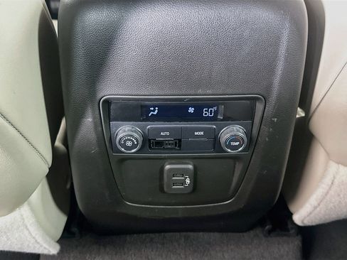 Used 2019 Buick Enclave Essence FWD image 26