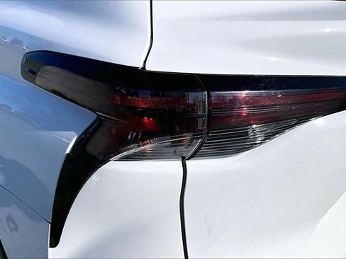 Used 2024 Toyota Sienna LE image 31