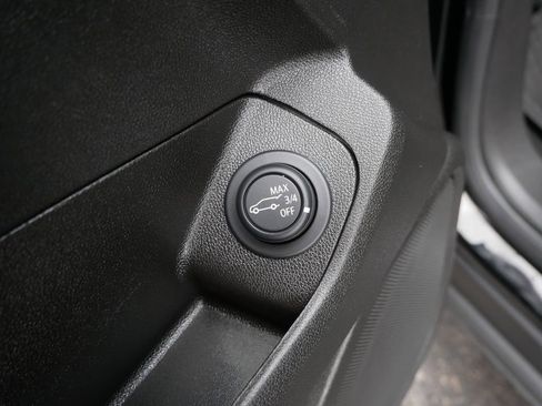 Used 2023 GMC Terrain SLE w/ Driver Convenience Package image 14