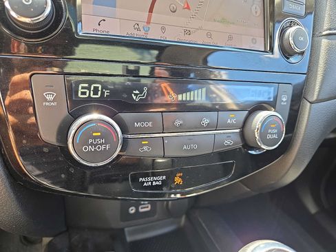 Used 2019 Nissan Rogue SV w/ Sun & Sound Touring Package AWD/4WD image 17