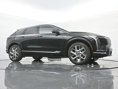 New 2025 Cadillac Optiq Luxury 2 w/ LPO, Floor Liner Package image 21