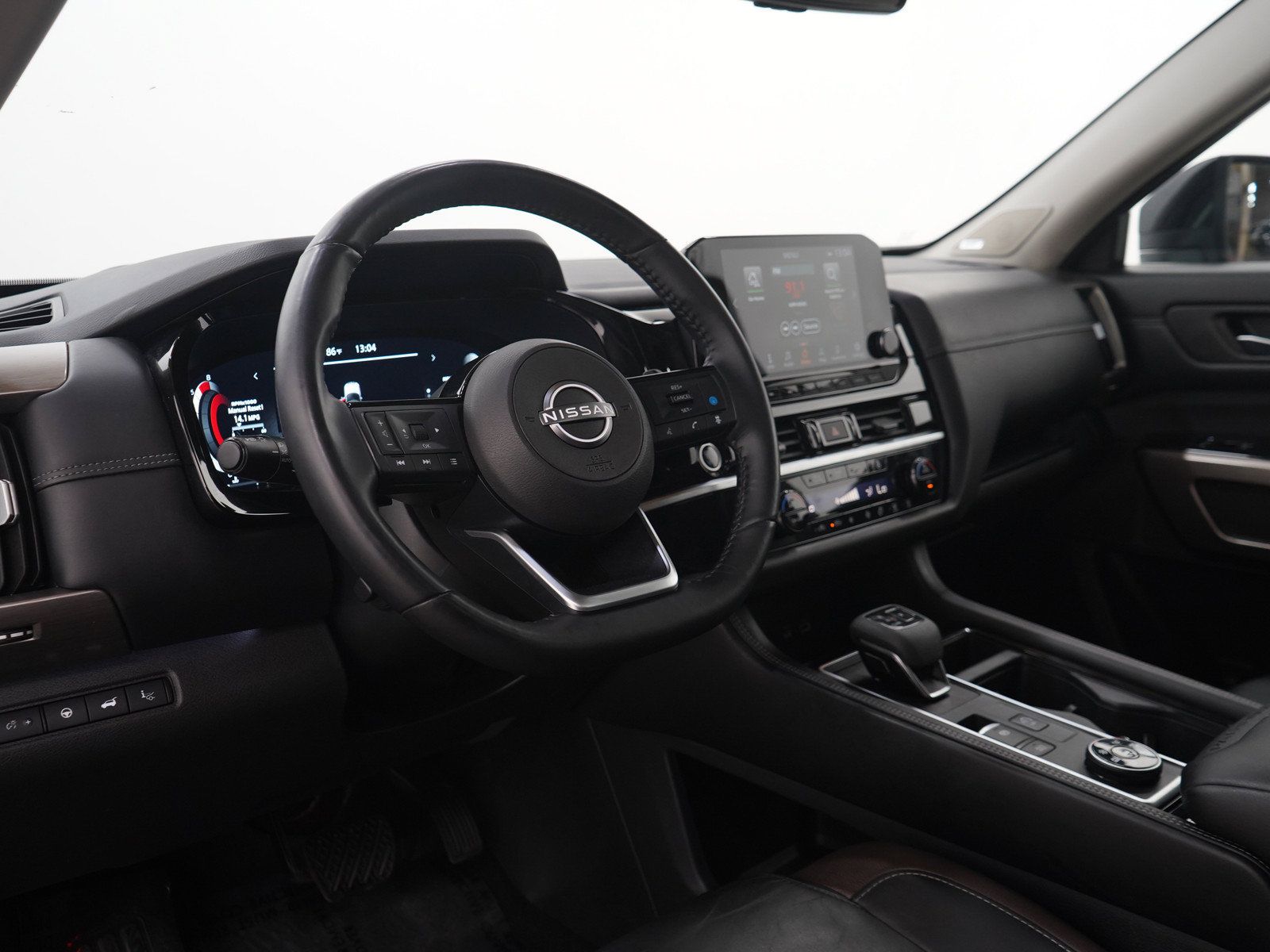 Used 2024 Nissan Pathfinder Platinum AWD/4WD image 31