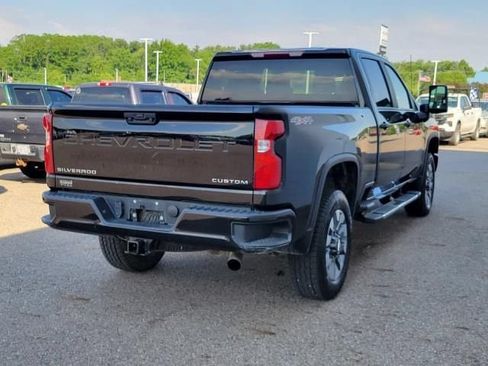 Used 2022 Chevrolet Silverado 2500 Custom w/ Custom Value Package AWD/4WD image 5