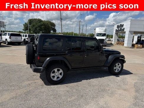 Used 2022 Jeep Wrangler Unlimited Sport image 3