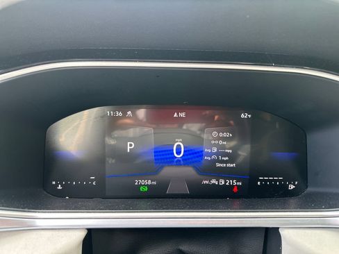 Certified 2025 Volkswagen Taos SE AWD/4WD image 8